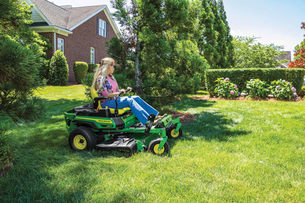 John Deere Nullwendekreismäher bei Bendick in Mettingen