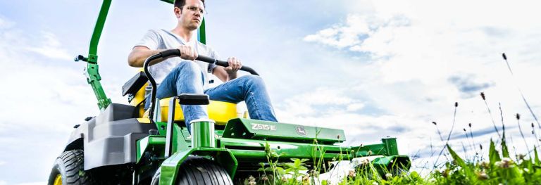 John Deere Nullwendekreismäher bei Bendick in Mettingen